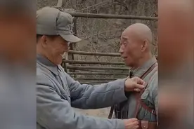 《亮剑2》要来了？63岁李幼斌现身片场 《亮剑》原班人马回归