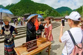 贵州西江苗千户寨拦门酒，30度的白酒免费喝，你能喝多少？