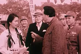 重庆谈判：女记者机场拦毛主席，不料被主席的话点拨醒悟视频封面