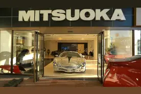 美女测评：世界上最诡异的百万跑车，日本4S店试驾光冈大蛇