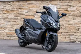 本田最小踏板佛沙forza125，高配置高颜值！视频封面