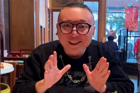 在郭德纲开的饭馆，吃一顿饭多少钱？听说德云女孩，是这里的常客视频封面