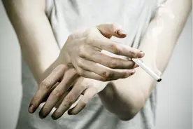 吸烟的时候在旁边点一根蜡烛，效果出乎意料的好，学到就是赚到