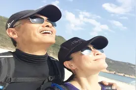 周润发的两任妻子，现任身家百亿，前妻却沦落到破产拼命拍戏养家视频封面