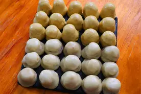 糯米加红豆，教你做出好吃的粘豆包，粘软香甜，口感细腻