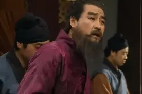 三国：袁绍身为四世三公，没想到如此对待刘备，真没用