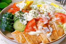 这才是蔬菜沙拉好吃的做法，荤素搭配真营养，做法简单又减脂视频封面