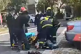 江苏一女高中生爬至9楼顶跳楼身亡，其家住2楼，学校正要期中考试视频封面