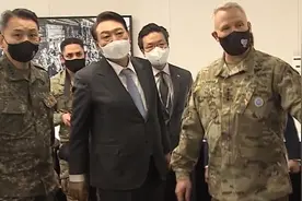 即将上任前，尹锡悦坐直升机拜望驻韩美军司令，还要求一对一面谈视频封面