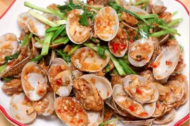 炒花蛤最忌直接下锅焯水，教你几个技巧，去沙干净不硌牙，真鲜美