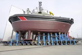 造船厂造好的新船，是怎么运到港口的？这一路上真是费大劲了