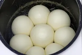 自从学会电饭锅做馒头，我家隔天就做两锅，简单省事，柔软又筋道