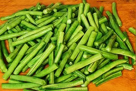 厨师长教你炒豆角的正确做法，不要焯水不要直接炒，出锅超级好吃