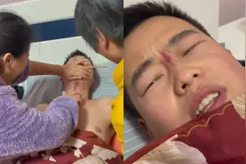 男子阳了嗓子疼，被妈妈用土方“揪痧”来去火，现场爆笑好似杀猪视频封面