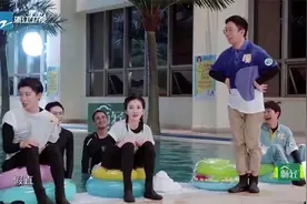 范丞丞可真单纯，被杨迪给骗惨了，范丞丞这眼神太绝望了！视频封面