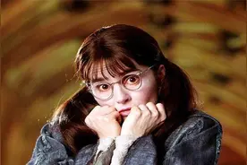 霍格沃兹盥洗室幽灵：哭泣的桃金娘，背后的那些你不知道的故事！视频封面