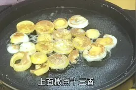 煎蛋煮完再煎着吃，非常简单你也可以在家做大厨额，你学会了吗？