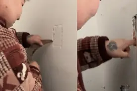 父亲突然想起15年前在墙里设机关藏数千元，家人敲开寻宝结局意外视频封面