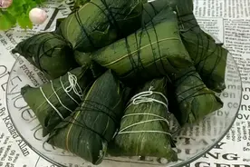 2斤糯米能包30个粽子，包粽子慢动作，学会就不用买了