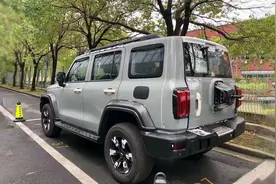 长城WEY坦克300灰绿色已上路！比路虎卫士还野，2.0T3把锁带四驱