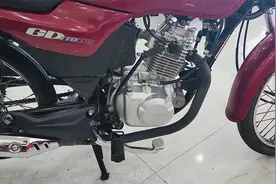 铃木经典摩托，售5580元，皮实耐用，经济省油，通勤代步性价比高