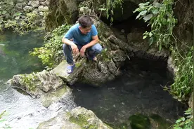 农村山脚下一处水源，每天冒水量1000万吨，让人眼界大开了视频封面
