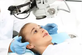 为什么睫毛总是掉进眼睛里？应该怎么治疗？视频封面