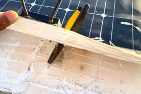 为什么房车不能贴顶安装柔性太阳能板，看完这个视频您就明白了！