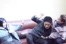 搞笑剧：夫妻二人打架，谁想嫂子过来拉偏架，姐妹俩一起收拾老公视频封面