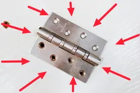 门合页螺丝孔开得太大了，每个螺丝都上不紧怎么办？教你轻松解决