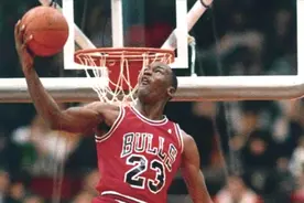 乔丹生涯最变态一球，简直就像是会“轻功”，其他9个人都懵了视频封面