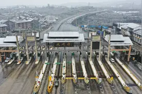 贵阳今冬第一场雪如期而至交通正常，瑞雪兆丰年视频封面