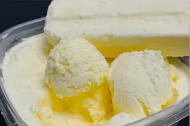 想吃冰激凌不要出去买，做法配方都告诉你，干净卫生，比买的好吃视频封面