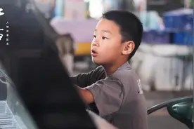 常年见不着妈，8岁儿子请求进城帮妈妈打工：期末考砸了，当惩罚视频封面