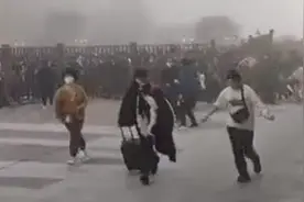普陀山滞留旅客已安全返航 此前因海上大雾影响全线停航滞留视频封面