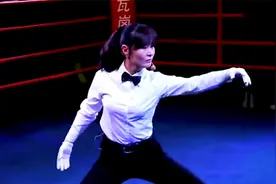 拳手为什么不敢惹裁判？武林风女裁判现场打了套拳，看完还敢吗？视频封面