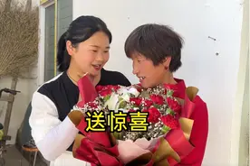 姑娘给老妈过母亲节，还送上满满的惊喜和仪式感，连老爸都说羡慕视频封面