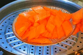 胡萝卜上锅蒸一蒸，没想到这么好吃，孩子每次都吃光盘，太香了视频封面