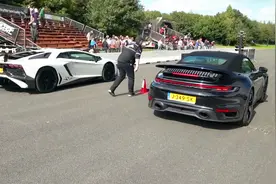 8百万兰博基尼大牛单挑3百万保时捷911，起步3秒后，彻底尴尬了！