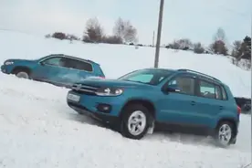 大众途观和途锐，差别究竟有多大？遇到一个雪坡后就清楚了！视频封面
