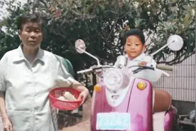 20多年前，上海阿婆马路边捡了一个黑人小男孩，如今怎么样了？