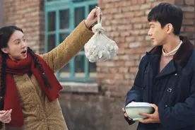 南来北往：这段笑到断气的戏，竟是白敬亭自己加的，金晨都笑场了视频封面