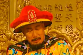 雍正王朝：康熙决定圈禁老十三的时候，为什么把帽子摘了又戴上？视频封面