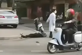 江西信丰车祸致2死4伤，肇事司机逃逸，警方深夜搜山抓捕视频封面