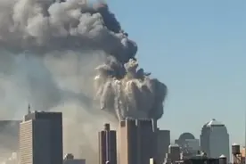 时隔23年，美国9·11事件新画面曝光 新方位全程拍下世贸中心倒塌视频封面