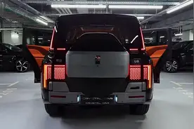 2025款比亚迪仰望U8 沉浸式体验外观和内饰