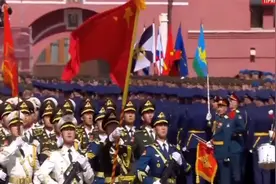 现场高清！2025俄罗斯红场胜利日阅兵！解放军仪仗队震撼出场！视频封面