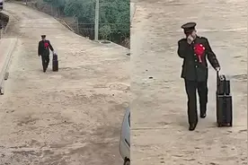 男子退伍回家没人来迎接，独自拖行李背影太孤单，一句感慨扎心了