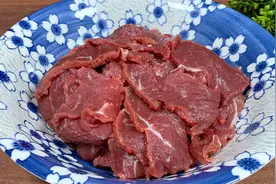 炒牛肉时，牢记不要放盐和料酒腌制，教你一招，牛肉鲜嫩不老不柴