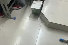 班主任让男同学放假回去把长发理了，学生们没听！视频封面